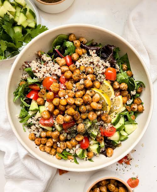 Healthy quinoa and roasted chickpea salad